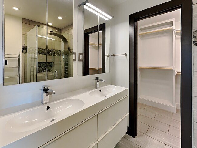 Building Photo - 2307 Cardinal Ln