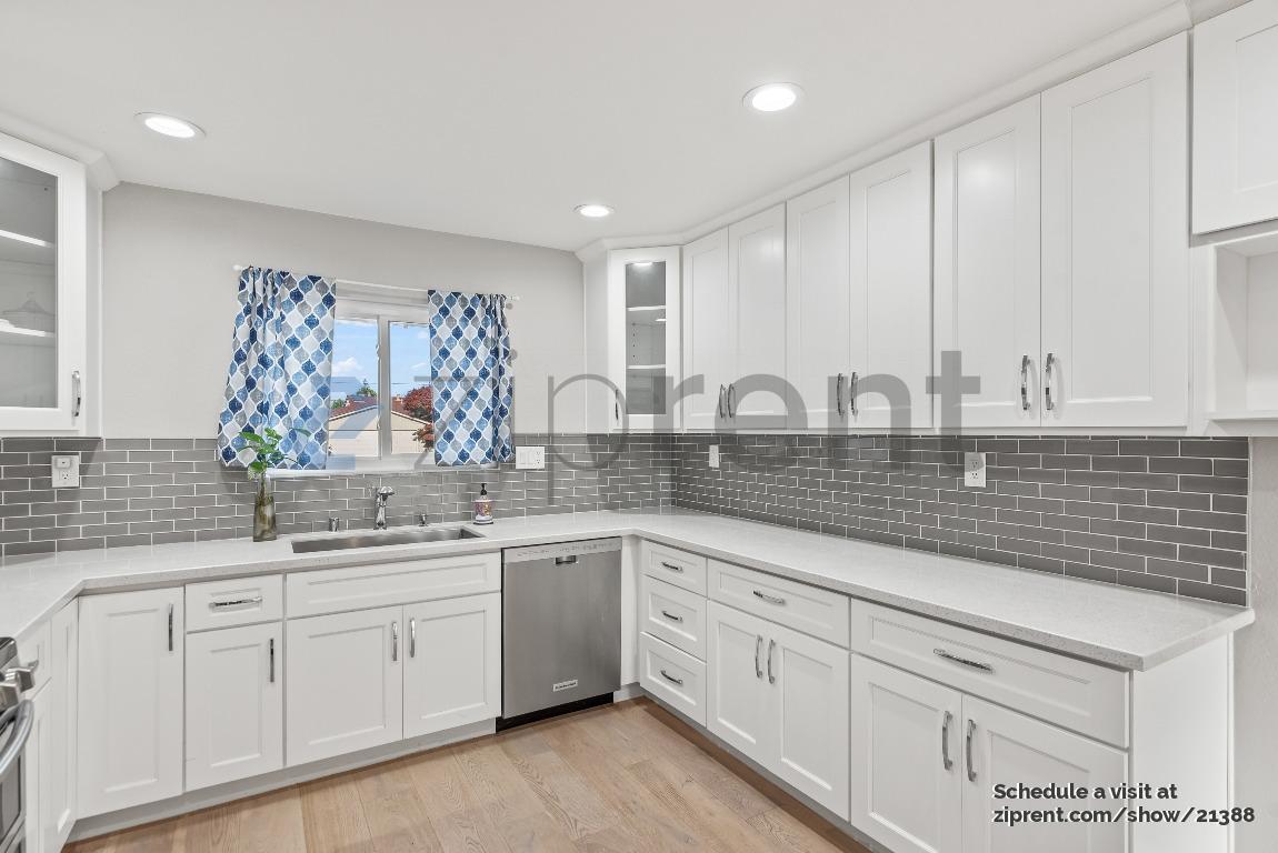 Building Photo - 2435 Denevi Dr