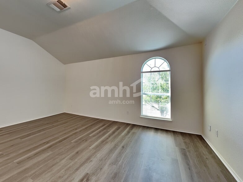 Building Photo - 10624 Cochron Dr