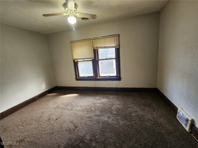 Building Photo - 3386 Beechwood Ave