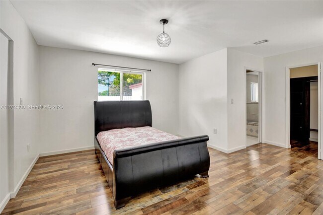 Building Photo - 9862 SW 145th Pl