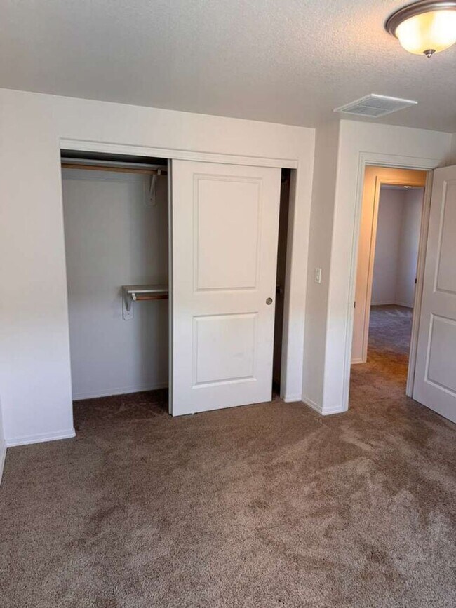 Building Photo - 1642 Zoe Ave