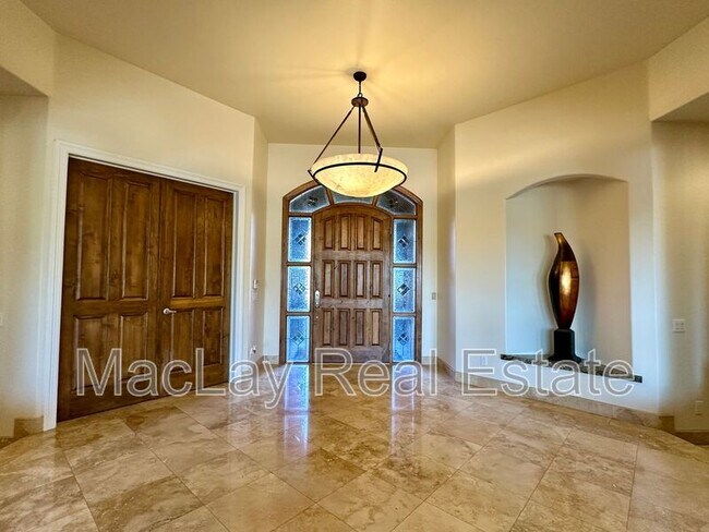 Building Photo - 5711 W Linda Ln