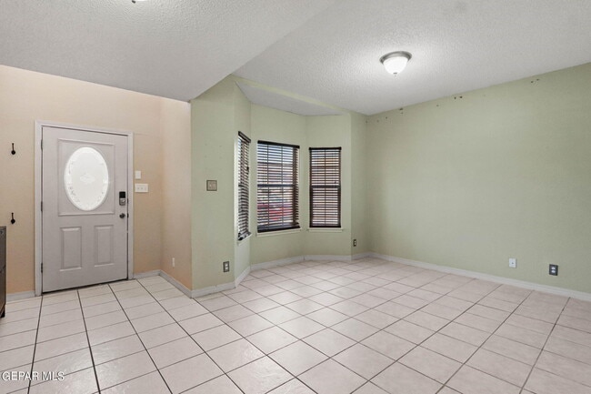 Building Photo - 3008 Tierra Cuervo Dr