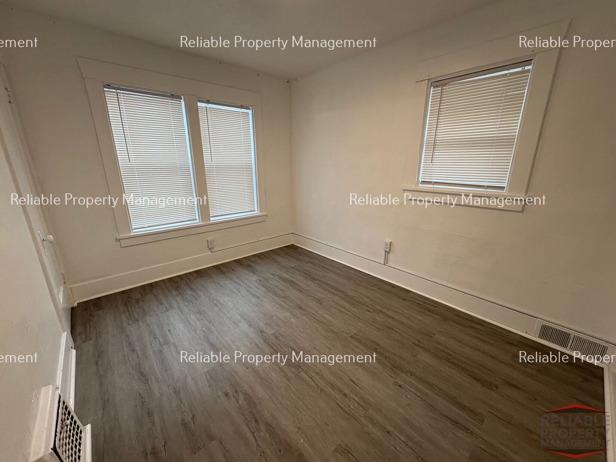 Building Photo - 215 N 6th Ave