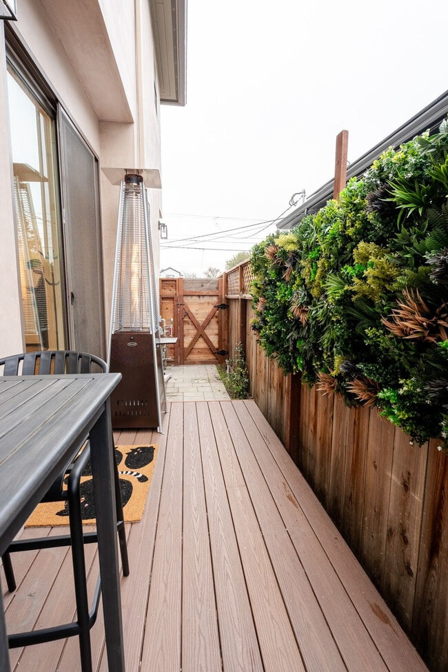 Building Photo - 2732 Fair Oaks Ave