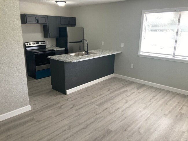 Building Photo - 1 Bedroom 1 Bathroom Apartment!