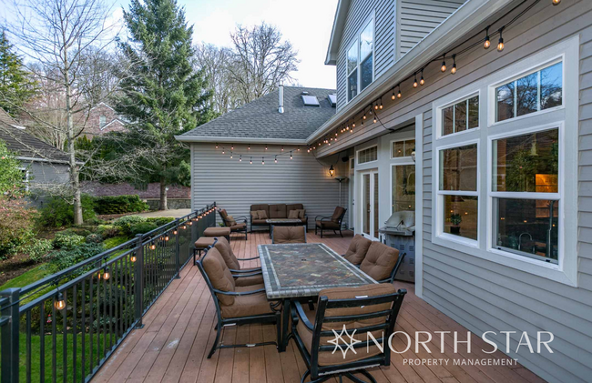 Building Photo - Stunning Home in Hidden Creek