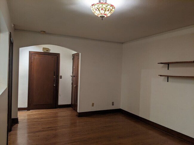 Building Photo - Vintage Cap Hill Condo