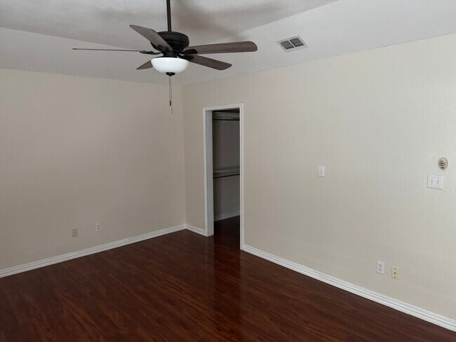 Building Photo - 705 Mynah Ave