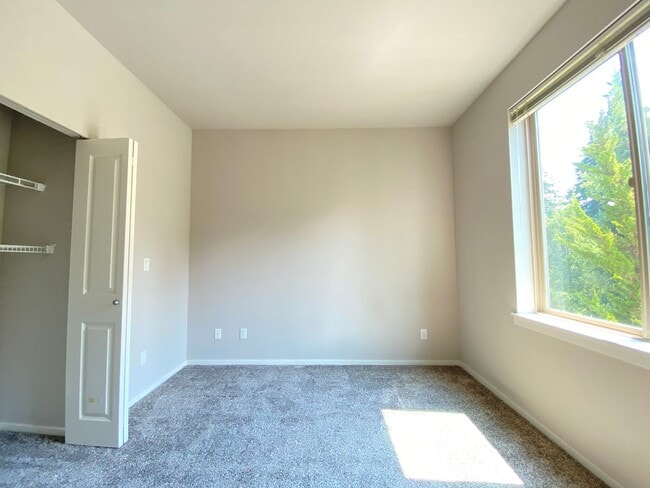 Building Photo - 2068 NW Boulder Way Dr