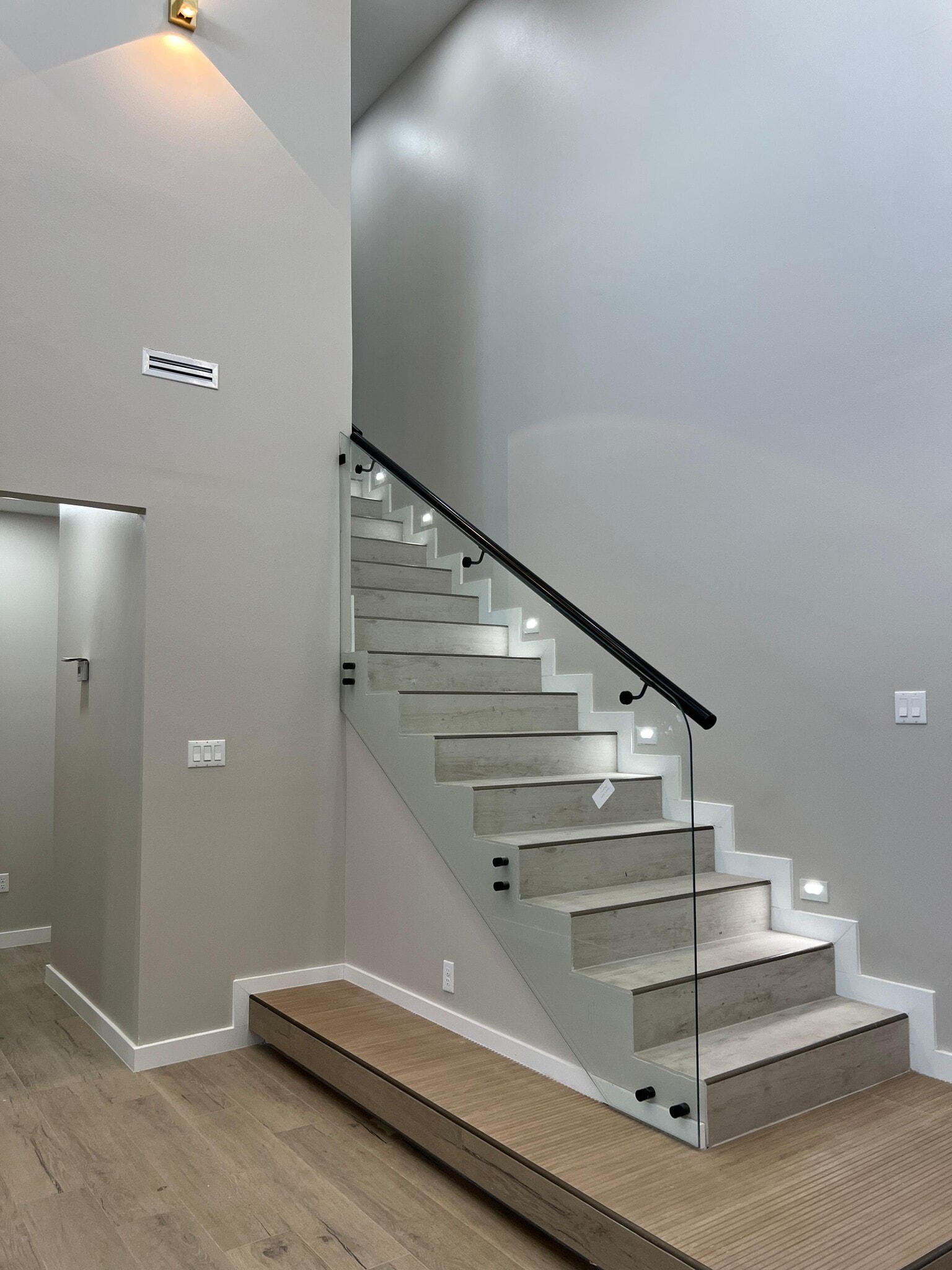 Building Photo - 2218 Corales St