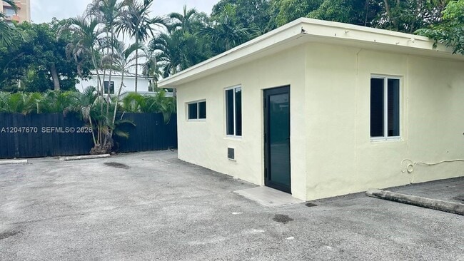 Building Photo - 320 SW 29th Rd
