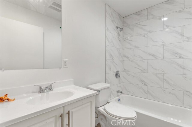 Building Photo - 711 W 80th St