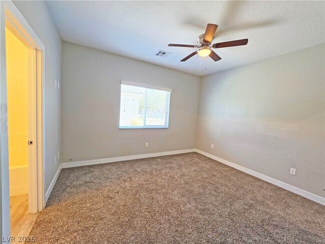Building Photo - 1121 Sixshooter Ave