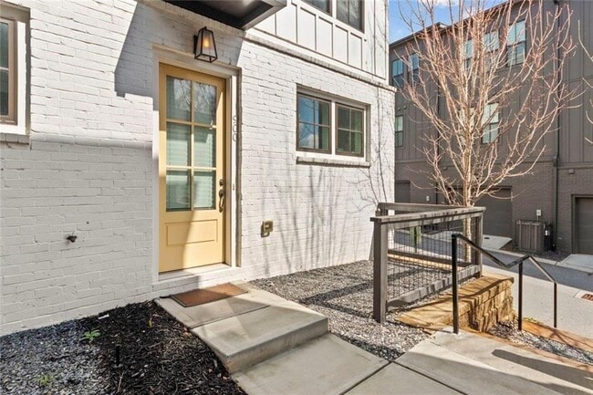 Building Photo - 900 Brees Ct