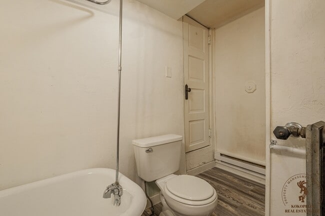 Building Photo - 1060 Grand Ave