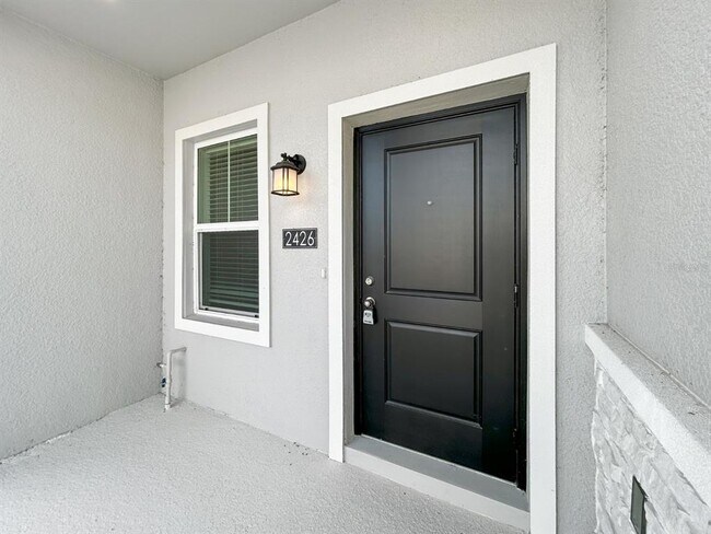 Building Photo - 2426 Skyline Lp