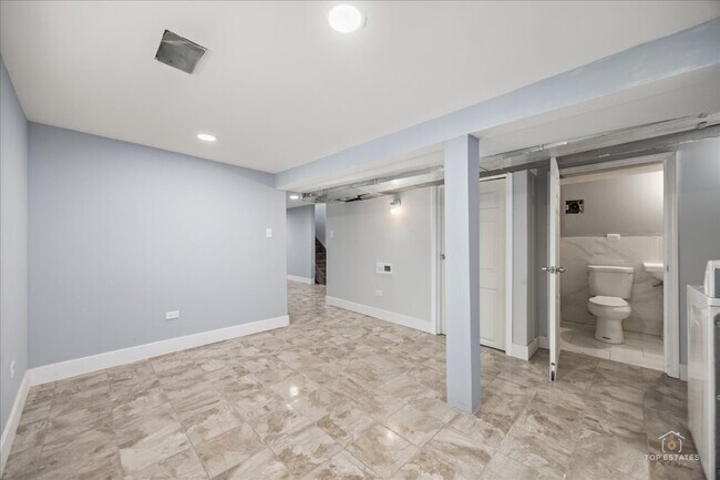 Building Photo - 3616 N Kedzie Ave