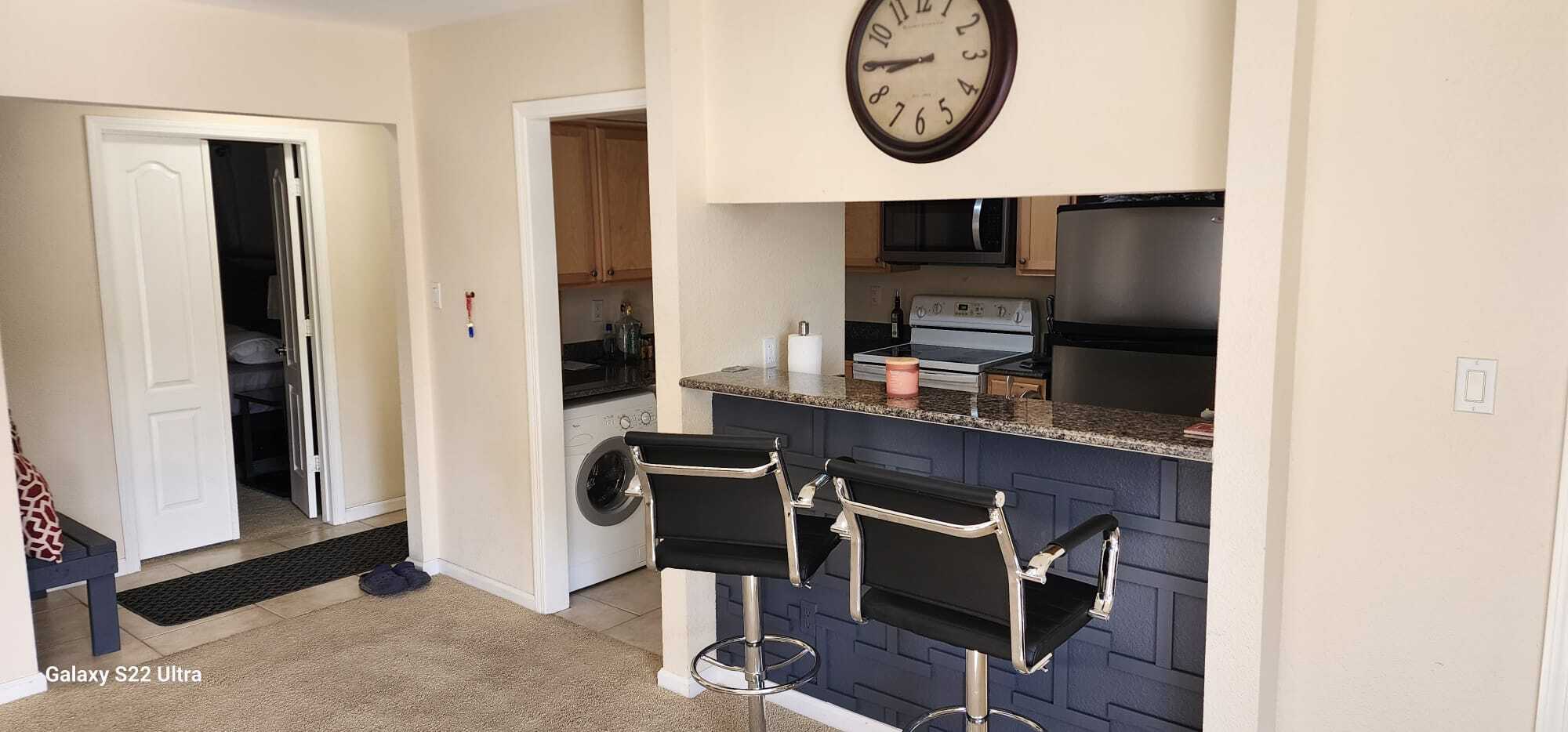 Building Photo - 746 Oakmont Ave