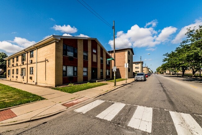 Building Photo - 2225 E 87th St