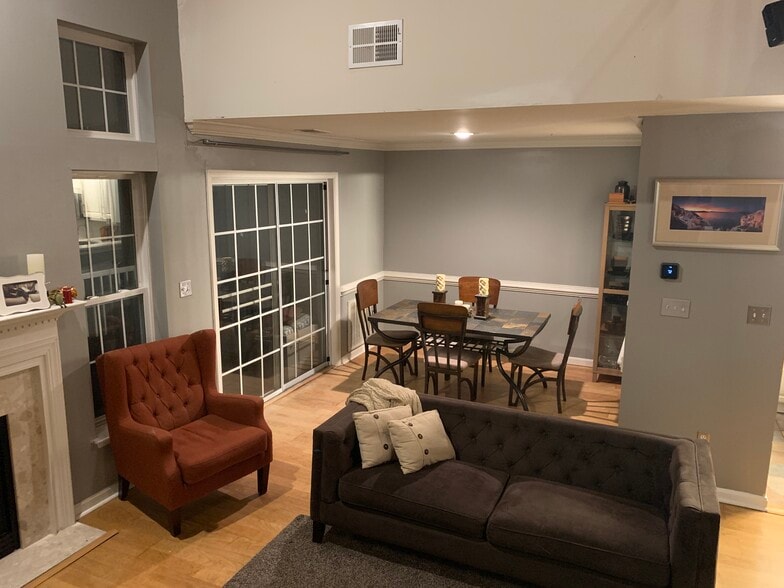 Building Photo - 6607 Thackwell Way