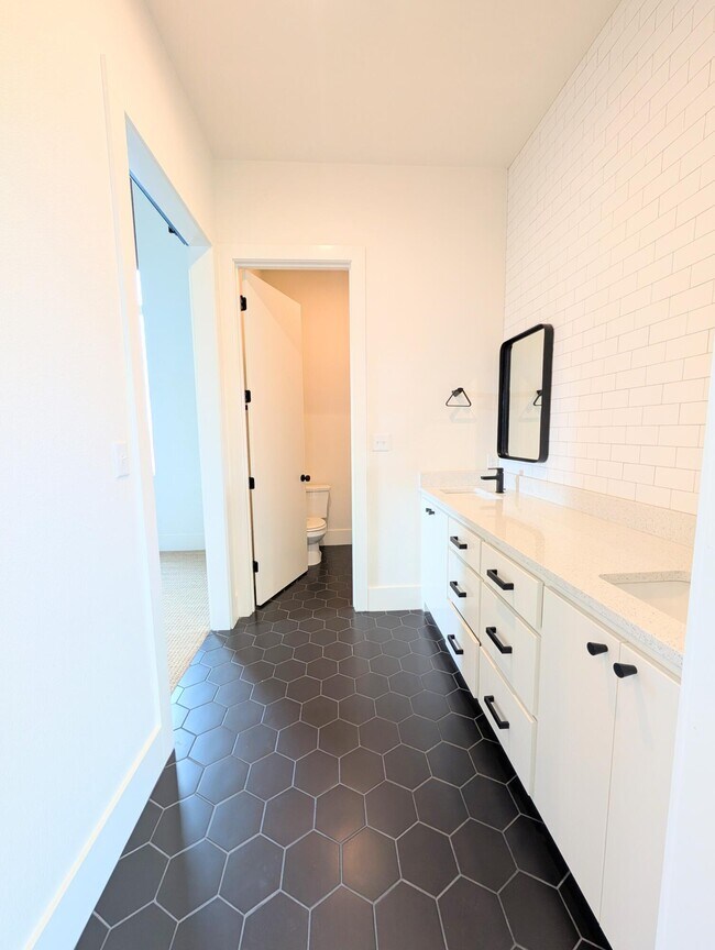 Building Photo - 18 Wilshire Blvd