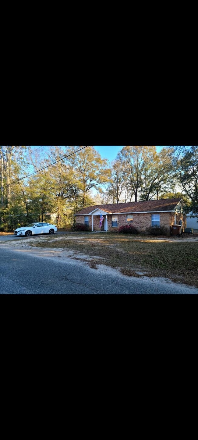 Building Photo - 6519 Robie Rd