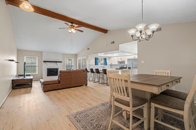 Building Photo - 304 Old Course Dr