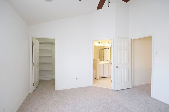 Building Photo - Pet-Friendly Cherry Hill Townhome