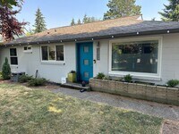 Building Photo - Charming 3-bed, 1 bath Home in North Seattle!