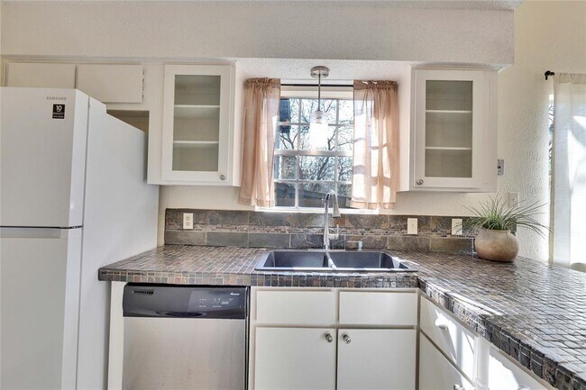 Building Photo - 1002 Bodark Ln