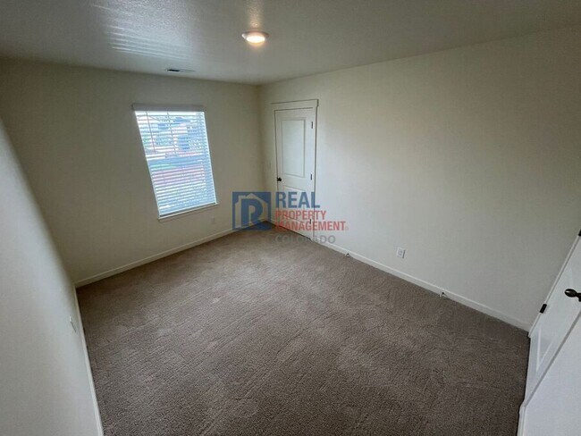 Building Photo - 2494 Wren Dr
