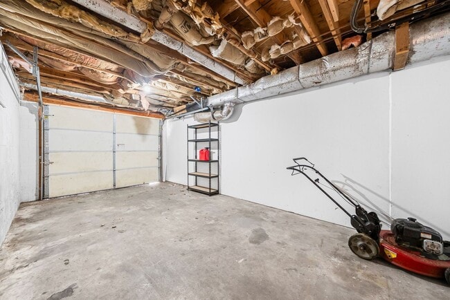 Building Photo - 564 Briarwood Dr