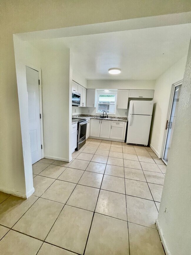 Building Photo - FIRST MONTH FREE - Cozy 2 bed 2 bath in Winter Park