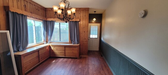 Building Photo - 3 Bedroom House