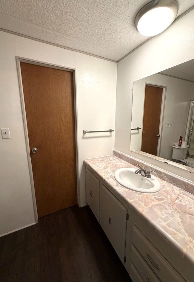 Building Photo - Updated 2 bedroom 2 bath manufactured home