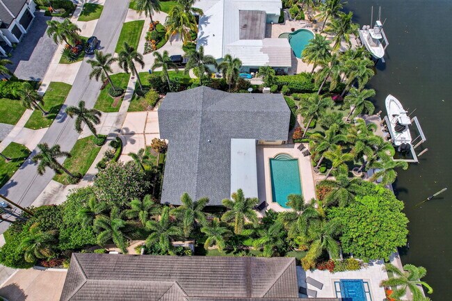Building Photo - 728 Waterway Dr