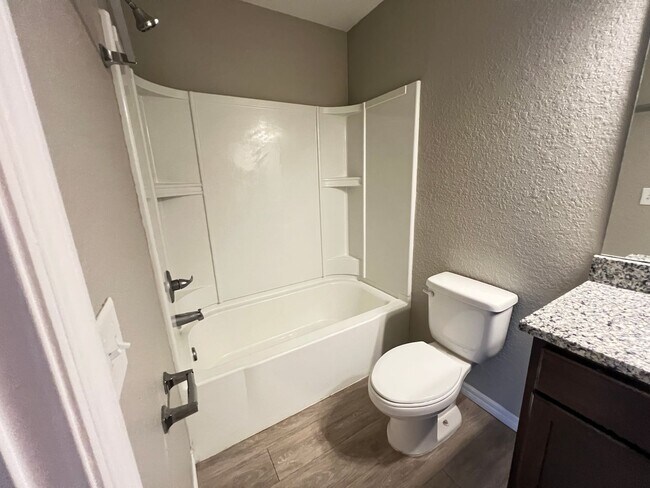 Building Photo - Charming 2-Bedroom, 2-Bathroom Rental in the Heart of Ocala!