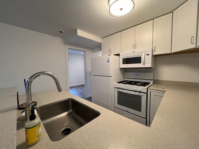 Building Photo - 3109 Hancock Ave