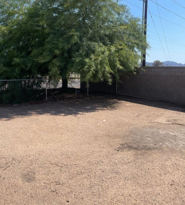 Building Photo - 2805 N Fairview Ave