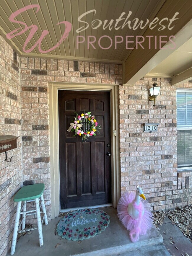 Building Photo - Spacious 3 Bedroom Brick Home in the Heart of Stephenville!