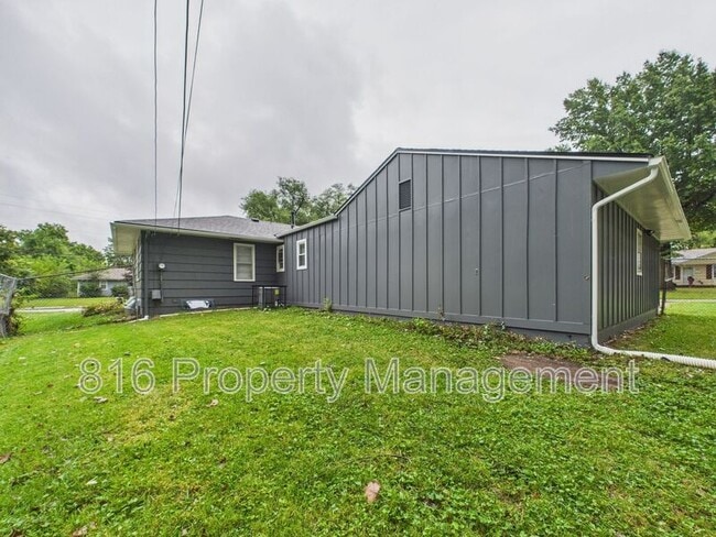 Building Photo - 8215 Ruskin Way