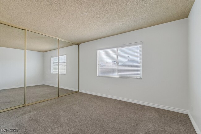 Building Photo - 6977 Pleasant View Ave