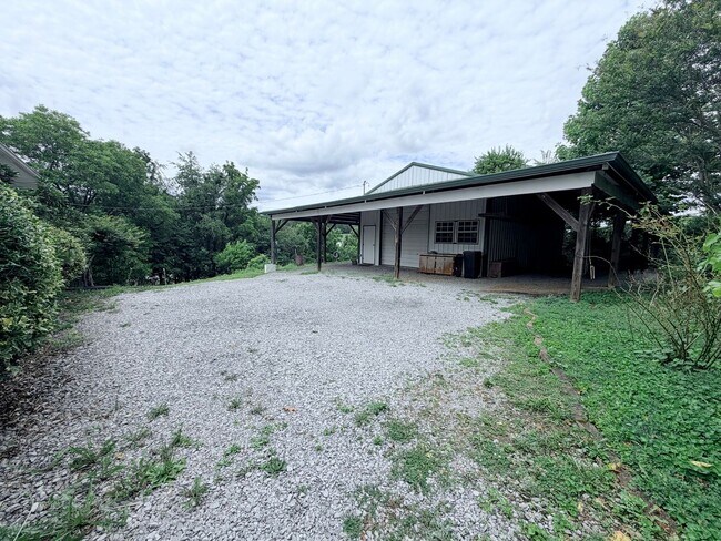 Building Photo - Secluded 3-Bedroom with Wrap-Around Porch -- Jonesborough