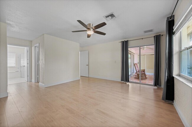 Building Photo - 1401 Hideaway Bend