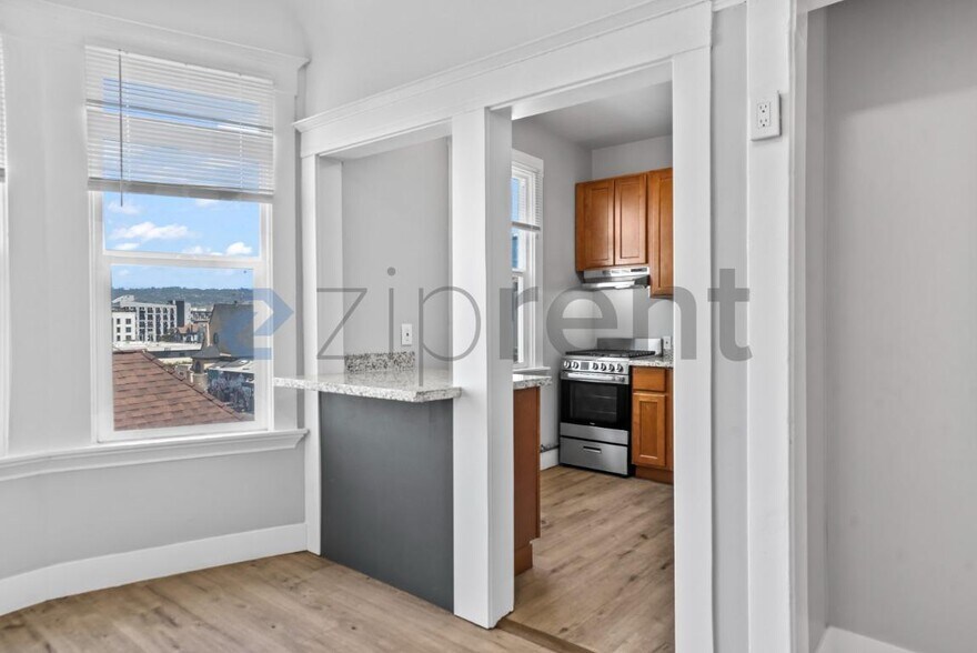 Building Photo - Unit 411