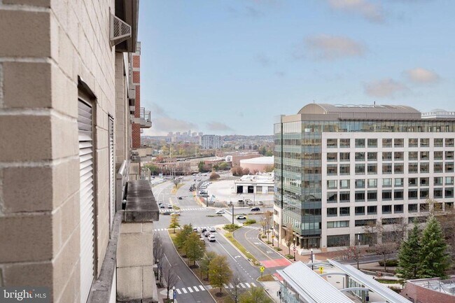 Building Photo - 3600 S Glebe Rd