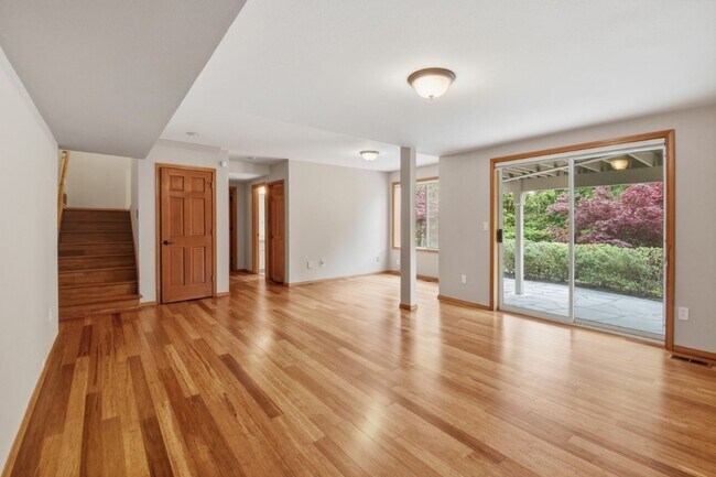 Building Photo - 4Bd/3.5Ba Sammamish Home
