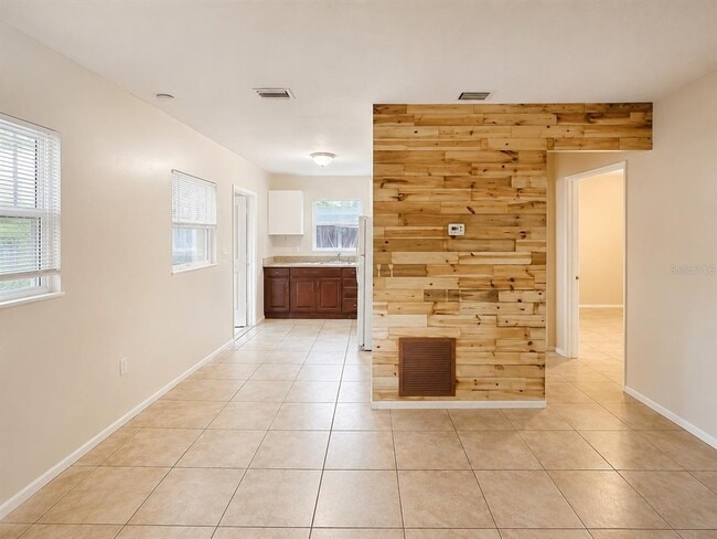 Building Photo - 5411 70th Ln N